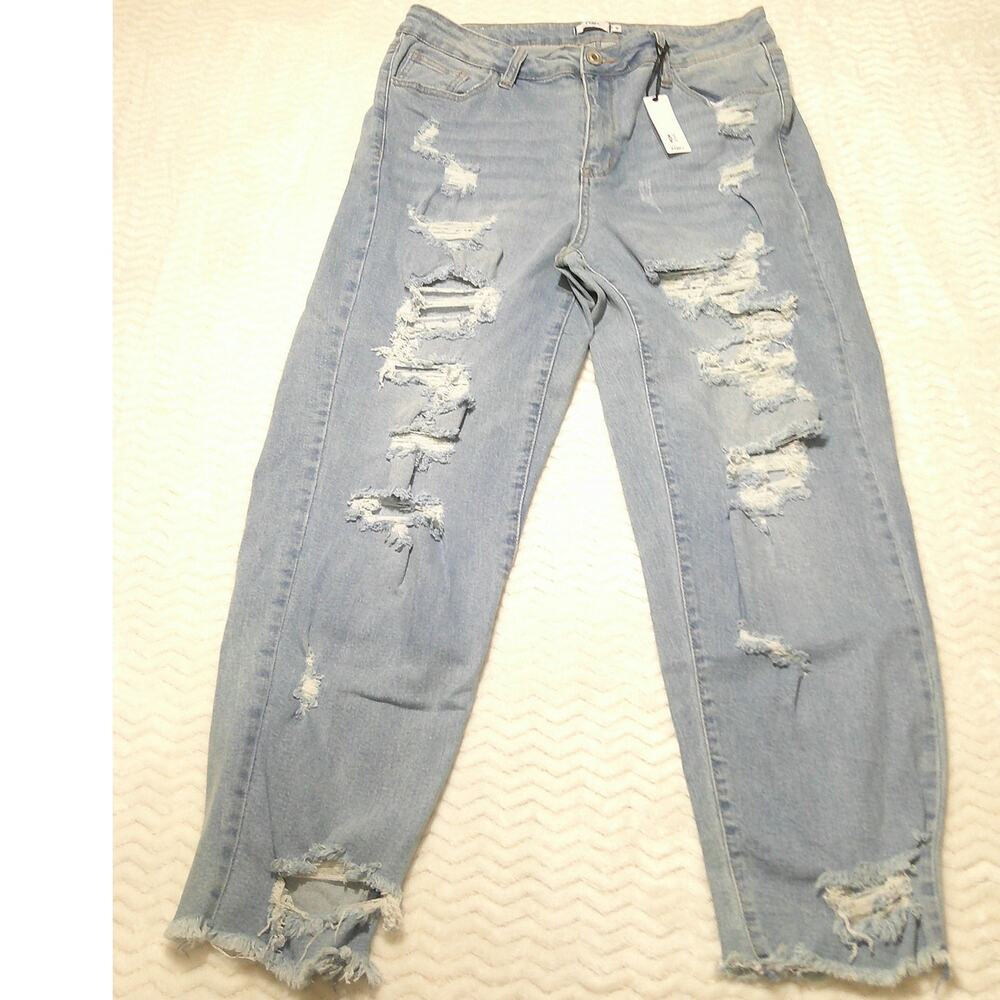 Rue21 Women's Size 16 Distressed Mom Jeans Light Wash Ripped High Rise NWT